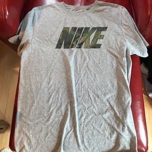 Nike shirt sleeve tee